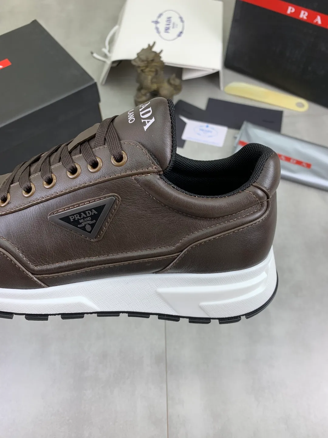 Men's men's shoes P600 💰[actual price] top quality, new popular models on the official website, timeless for a century, 🆘 The trendy brand (Prada) mainly promotes popular models, avant-garde and versatile fashionable men's shoes, privately molded, with cowhide splicing and 1:1 oil edge treatment... fashionable and simple, original imported cowhide with python skin, cowhide leather lining for feet; the atmosphere and personality are more fashionable, eye-catching and pursuing class. It will subvert the old idea and be a must-have for fashionistas who want to spend time with you! Must keep it! High-end comfortable and low-cost, high-end quality workmanship. Size: 38-45 4️⃣ colors available. full package